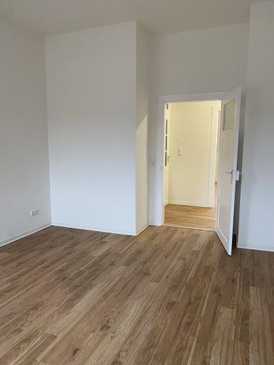Wunderschöne 3-Zimmer Dachgeschosswohnung in KA-Oststadt – Zimmer 1 Blick Flur