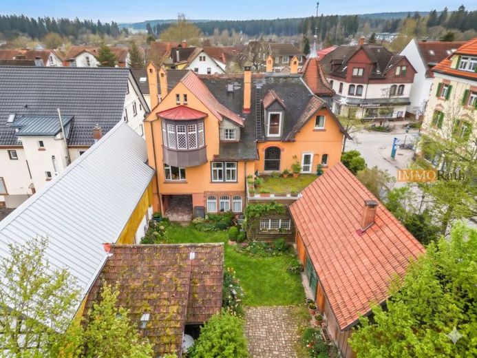 IMMORath.de – Stately townhouse with unique character in Königsfeld – Photo 1