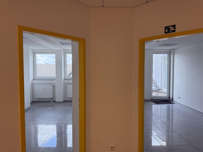 Praxis- und Büroobjekt in zentraler Lage und barrierefreiem Zugang – Foto 6