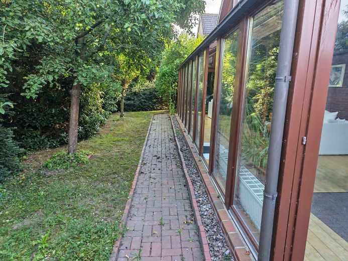 Raumwunder mit Einliegerwohnung & Doppelgarage - provisionsfrei - Erbpacht – Wintergarten