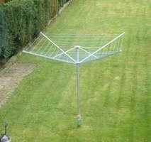 Ruhige Wohnung mit Gartennutzung im 1. OG – Garten