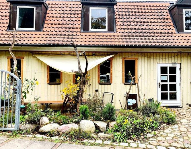 Seegut Blaue Blume – Herrenhaus, Wohnhaus & See in der Uckermark – Wohnhaus Vorderseite