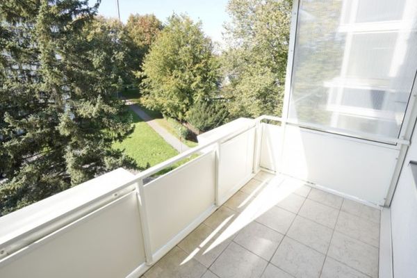 Balkon / Ruhige Lage / Badewanne