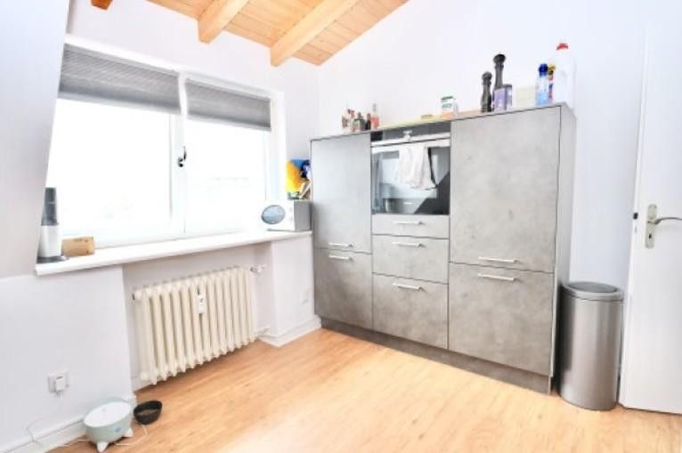 Exklusive 2 Zimmer DG Wohnung mit Loft-Charakter und zwei Dachterrassen in zentraler Lage – Küche
