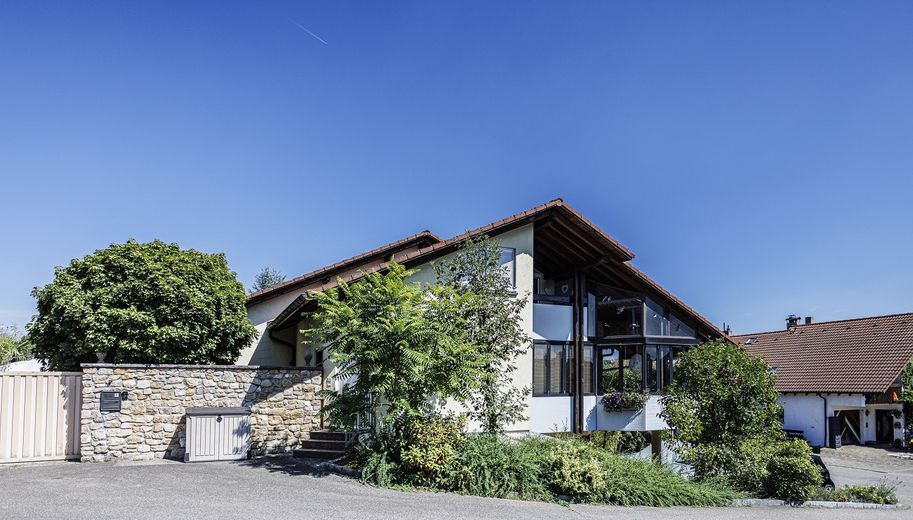 Architektenhaus (3 Wohneinheiten) mit Garten u. Garage – Architekten Haus mit Garten