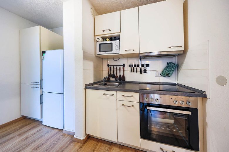 Commission-free 2-room apartment with balcony & garage in Konstanz – Küche