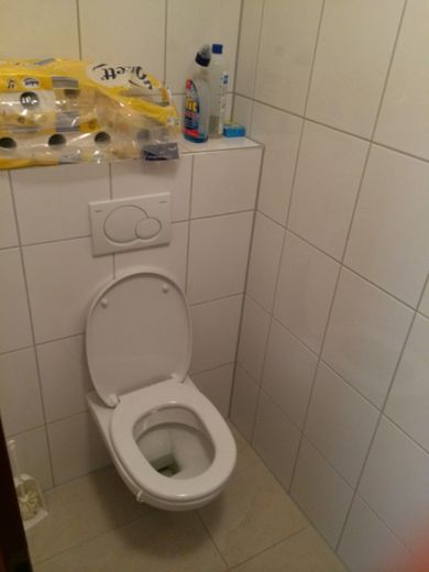 Büroräume oder Ladenlokal zu vermieten – Toilette