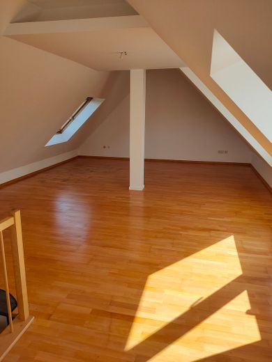 Top Maisonette-Wohnung mit 105 m² Wohnfläche und Balkon – Foto 6