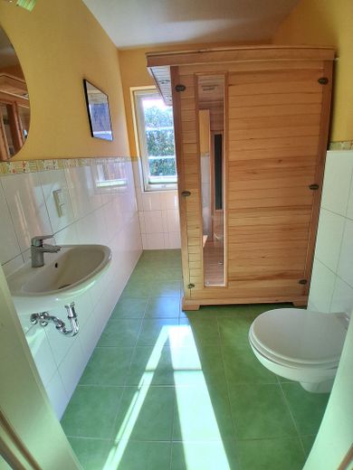 **PROVISIONSFREI** Wohlfühlen im Original Schwedenhaus (KfW40) – Gäste-WC mit Infrarotkabine