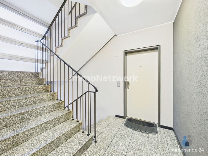 NEU***78 m² große, schicke ETW in TOPLAGE mit Balkon und TG Stellplatz***NEU – Treppenhaus &amp; Aufzug