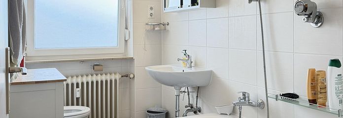 Provisionsfreie Kapitalanlage in 1A-Lage Unterhaching – 2,5 Zimmer mit Balkon, familientauglich – Badezimmer