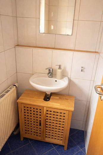 Attraktive Doppelhaushälfte mit viel Platz für groß und klein, jung und alt.. – EG | Gästetoilette