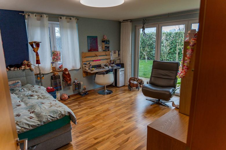 Vielseitige Gewerbeimmobilie in Wietmarschen OT Lohne: Halle, Büro & Wohnhaus – Schlafzimmer (Wohnzimmer) EG 