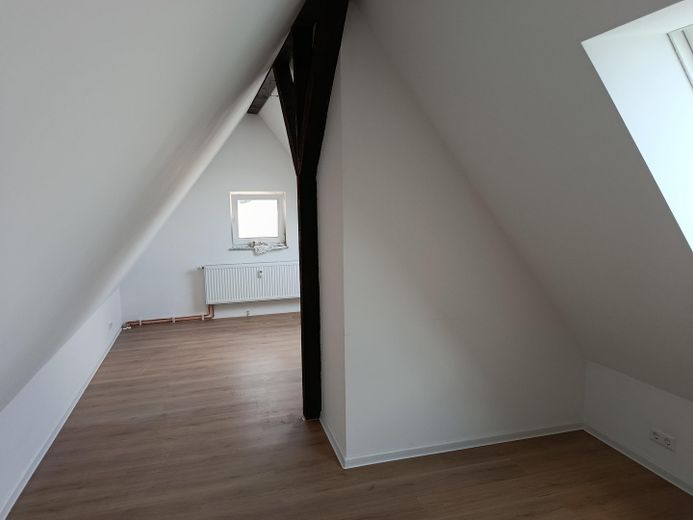 Komplett renovierte 3 Zimmer DG-Maisonette Wohnung in Holzgerlingen – Dachstudio