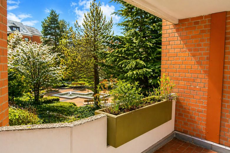 شقة 2 غرفة بتقسيم جيد مع موقف في مرآب تحت الأرض وشرفة في Hannover-Davenstedt – Balkon
