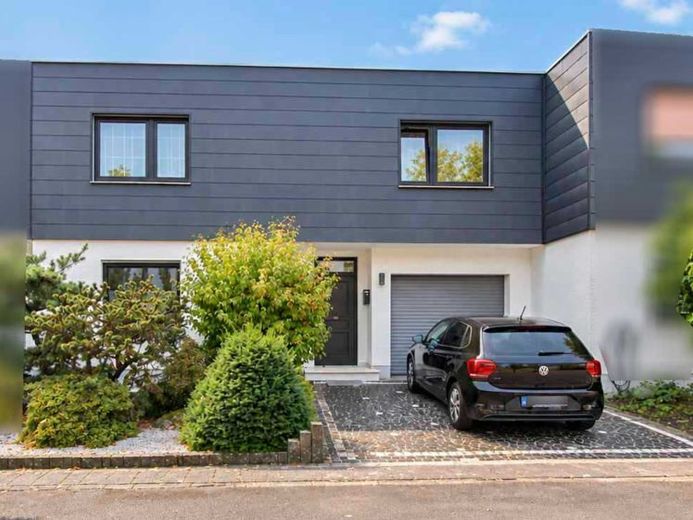 Viel Raum zum Leben– Reihenmittelhaus mit besonderer Gartenidylle – Foto 1