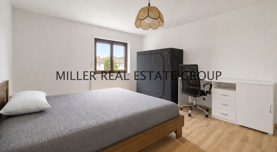 Zwei Häuser auf einem Grundstück in Ingolstadt - mit Garten &amp; Entwicklungspotenzial! – Schlafzimmer Haus I
