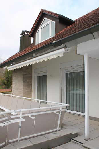 Sehr gepflegtes 4-Familien-Wohnhaus mit großem Gartengrundstück in Top Wohnlage von CR – OG Sonnenterrasse