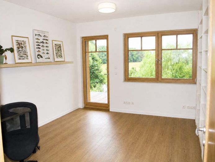 Exklusives Wassergrundstück mit 47 Metern privater Uferfront – OG - Büro oder Schlafzimmer