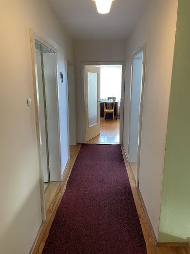 Freistehendes Einfamilienhaus mit großem Grundstück und viel Potenzial in Kühbach – Flur OG