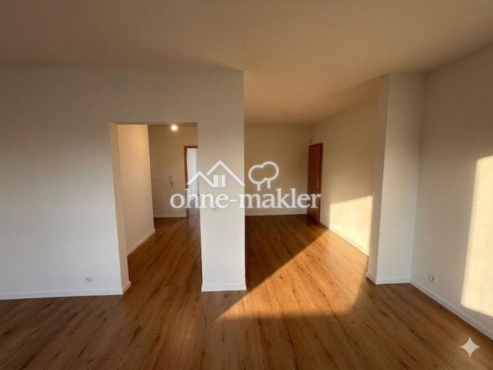 Wohnung: 130 m² (zwei Bäder) + 40m² Speicher | Balkon & Garage – Foto 1