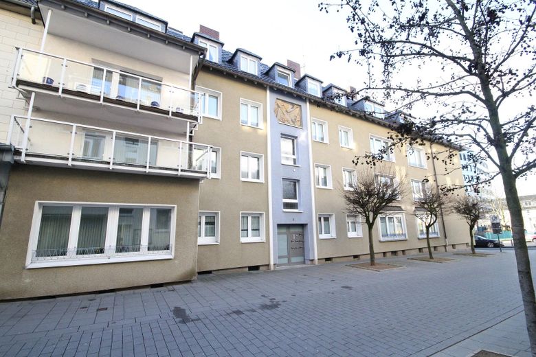 Prima occupazione dopo la ristrutturazione, 2,5 locali, posizione centrale, balcone, bagno: vasca + doccia + finestra – Rathausplatz 28/Moltkestr. 3  
