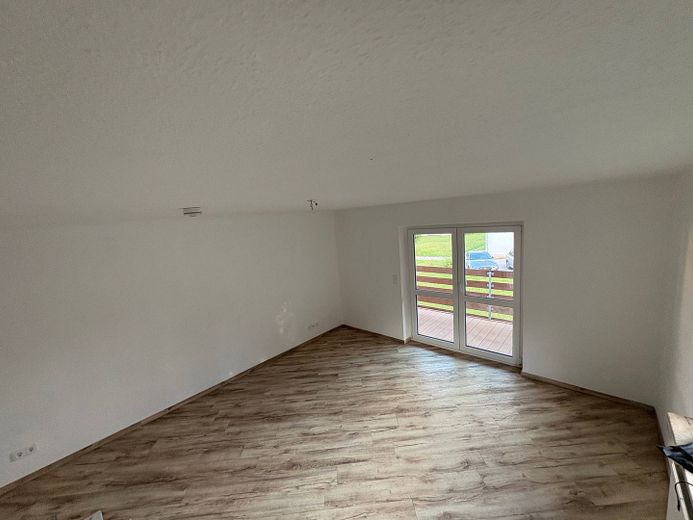 Lechbruck am See devletçe tanınan doğal dinlenme beldesinde geniş BALKONLU modern 2 odalı daire – Ansicht II: Wohn- und Esszimm…