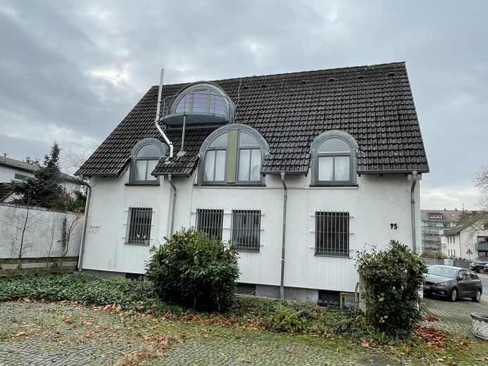 Atraktives voll möbliertes Apartment zu vermieten – Hausansicht