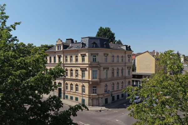 Wilhelminian-era apartment building in Altenburg | Current yield approx. 8.9% | Garages & parking spaces