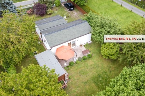 IMMOBERLIN.DE - Wunderbarer Bungalow mit Südgarten & Garage