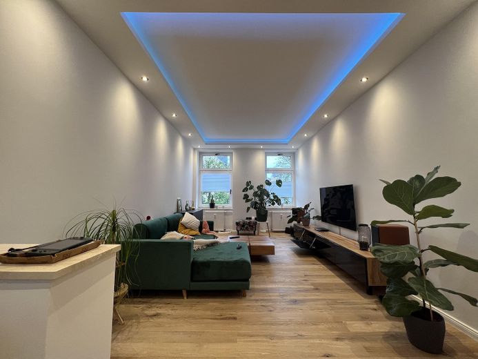 Lussuoso appartamento di 4 locali risanato con cucina componibile unica sul Kaßberg – Wohnzimmer I