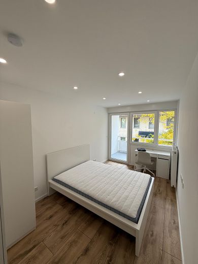Stanza in appartamento condiviso con balcone | Ristrutturata con materiali di pregio e completamente arredata – WG Zimmer