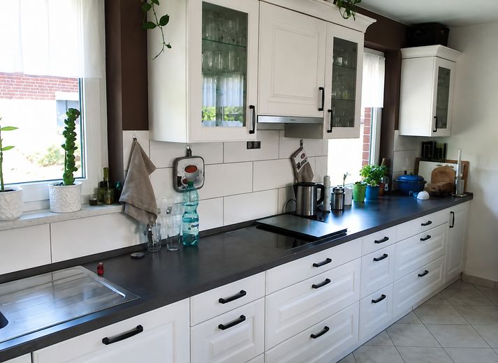 Modernisiertes EFH mit zwei Wohneinheiten auf 1808 qm Grunstück – Küche