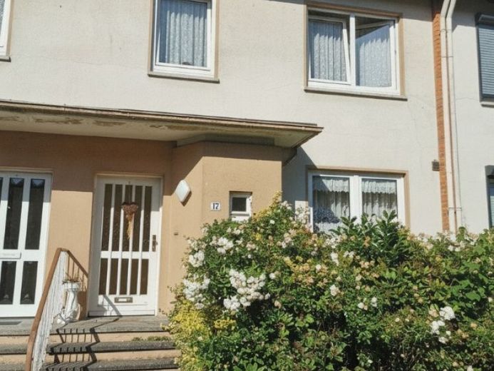 Spacious terraced house, full basement, converted attic, balcony, large garden in a quiet location & garage – Photo 1
