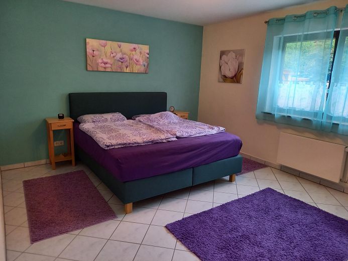 Großzügiges Wohnen im gepflegten Landhaus (nähe Golfplatz/Waldrand) PROVISIONSFREI – Schlafzimmer