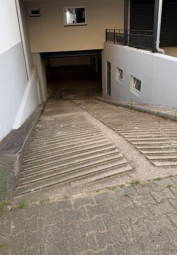 Nie wieder Parkplatzsuche - Tiefgaragenstellplatz in Schwetzingerstadt – Zufahrt