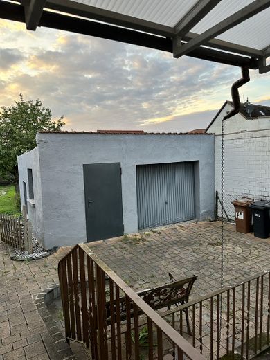 Garage und Nebengebäude