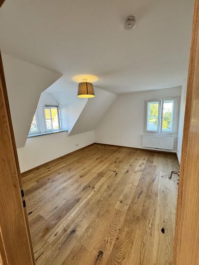 Moderne 3 Raumwohnung in einem kernsanierten Ensemble in ruhiger Lage am Marienbergpark – Schlafzimmer