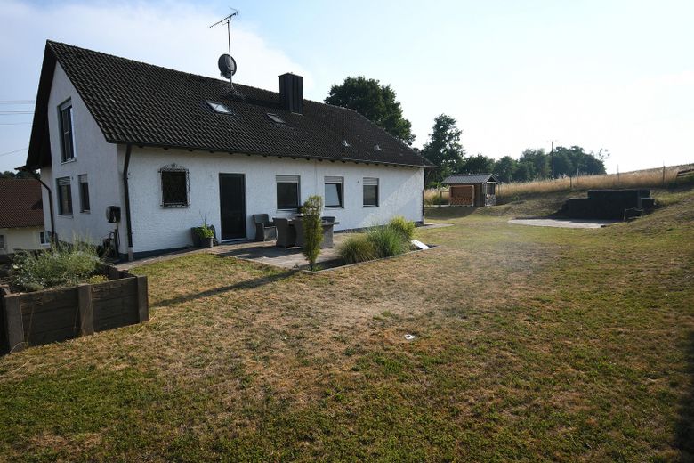 Großzügiges Einfamilienhaus in Ortsrandlage – 207 m² Wohnfläche auf 1.260 m² Grundstück – 04 Haus mit großem Garten
