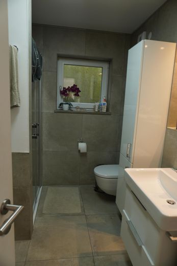Ampio appartamento di 2 locali con terrazza – Badezimmer