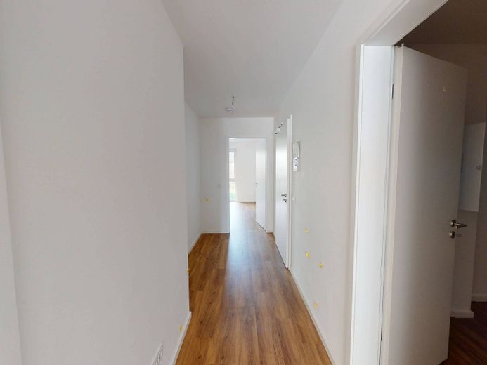 ++Exklusiv wohnen: top-moderne 3-Zimmer-Wohnung mit EBK, Balkon & 2 Bädern++ – Flur
