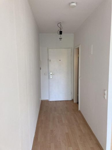Saubere Wohnung an Student/in sofort längerfristig zu vermieten! – Zimmerflur