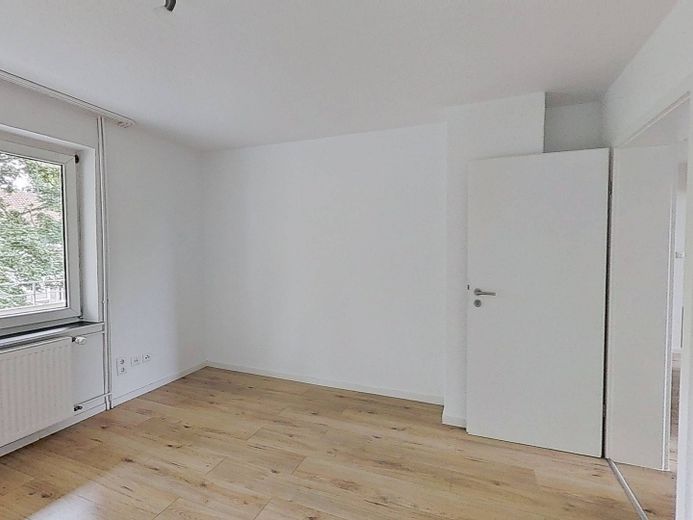 Großzügige 3-Zi.-Whg. mit BALKON in ruhiger Wohnlage – Ansicht II: Schlafzimmer I