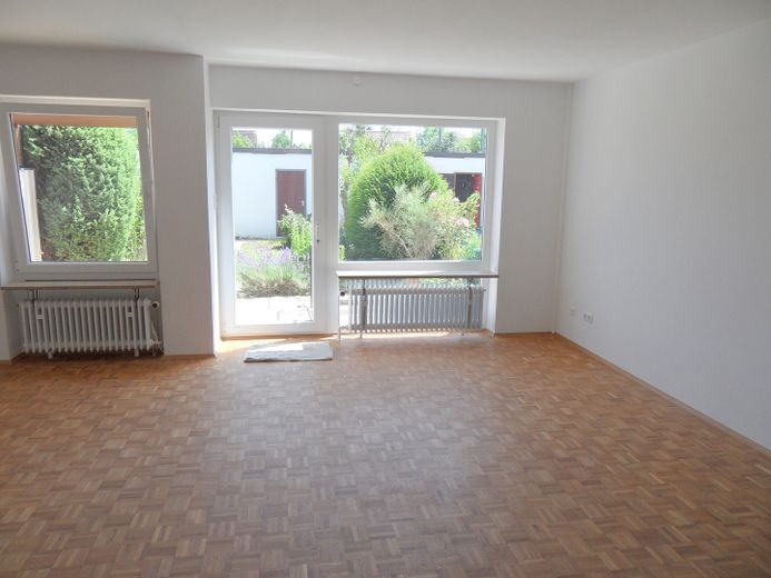 Direct intrekken in uw eigen huis met tuin aan de rand van München – Wohnzimmer