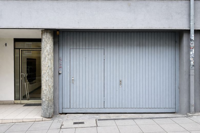 Provisionsfrei: Möbliertes Apartment mit Loggia im Heusteigviertel – Elekrisches Garagentor