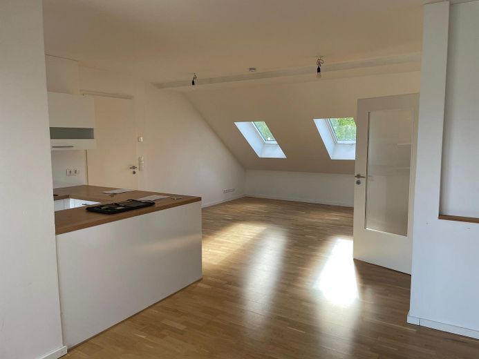 5-Zimmer-Wohnung mit schöner Dachterrasse Nähe Prenzlauer Berg – Wohn-/Essbereich (Photo 2)