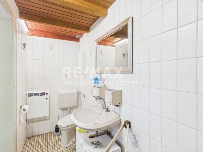Ehemalige Praxis mit Terrasse- vielseitig nutzbar im Zentrum von Rodenberg – Badezimmer