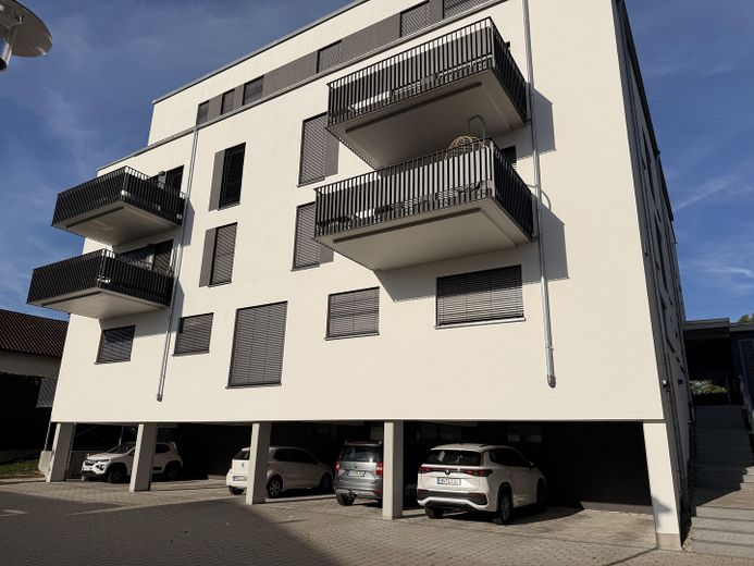 Neuwertige, freizügige Wohnung mit Ausblick *provisionsfrei* - Ab sofort. – Gebäude - Rückseite