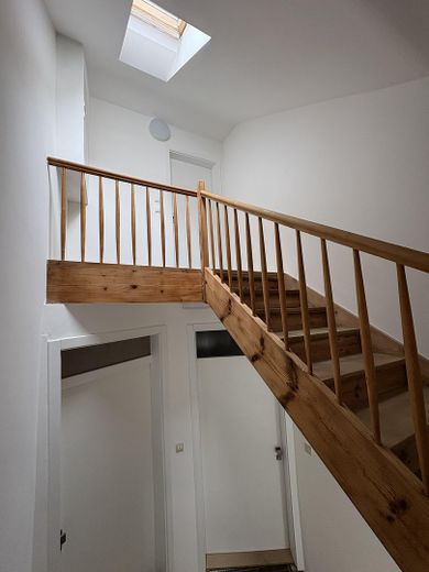 Lichtdurchflutete & klimatisierte DG-Wohnung in Stuttgart West – Wohnungseingang