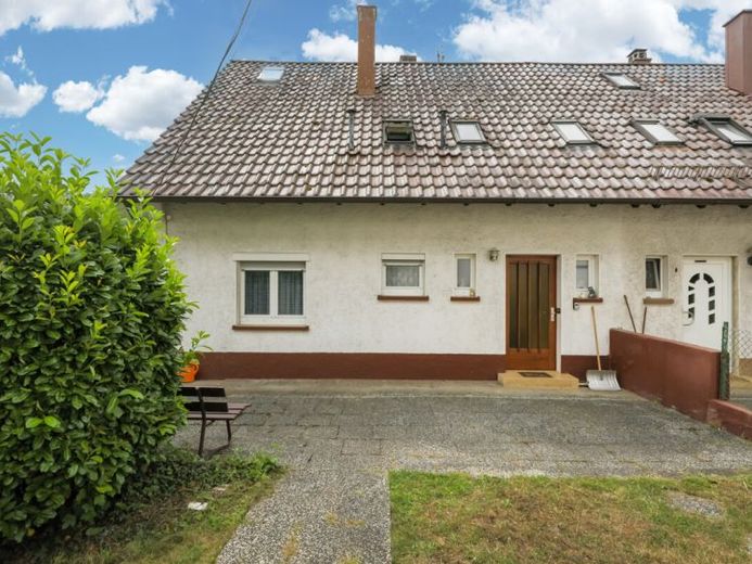 Zwei Wohnungen, ein Zuhause – gepflegte Doppelhaushälfte mit Garten und Garage! – Foto 1